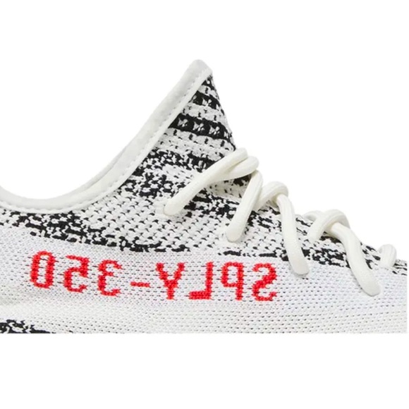 Yeezy Boost 350 V2 'Zebra
Sz 6 men - Picture 2 of 6